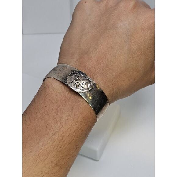 Vintage 925 Gorilla Bangle/Bracelet - Garnet Eye (Missing Stone & Tarnished) - Picture 8 of 10